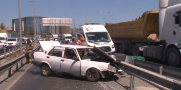 Bakırköy’de araç bariyerlere ok gibi saplandı: 2 yaralı