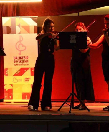 Balıkesir’in dört bir yanında konser coşkusu yaşandı