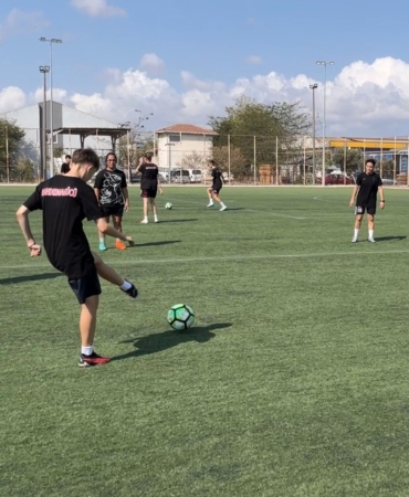 Bandırma’da geleceğin kadın futbolcuları seçmelerde ter döktü