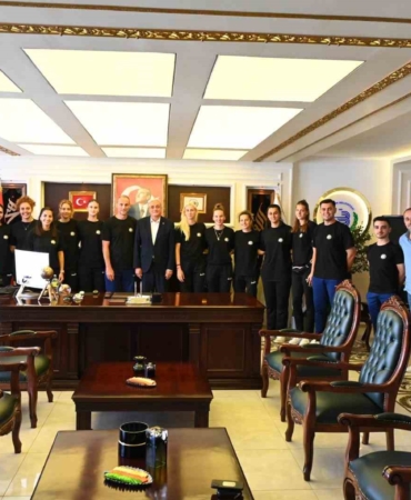 Başkan Bakkalcıoğlu’na "Bizim Kızlardan" ziyaret