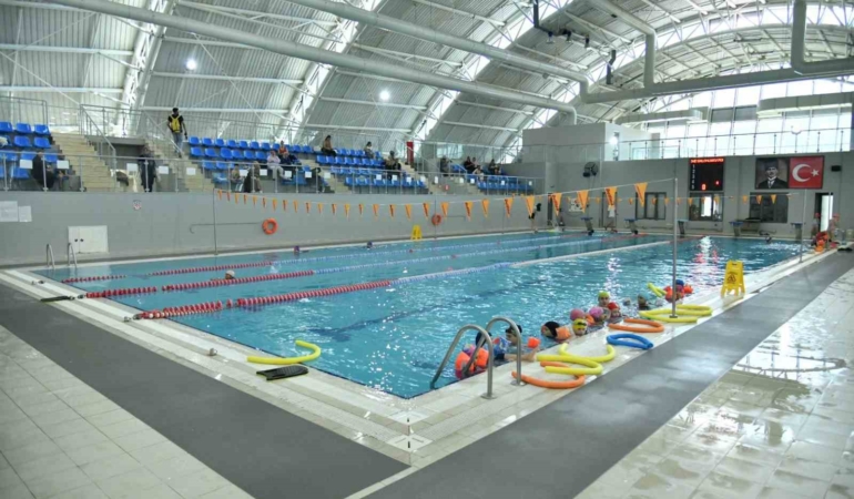 Başkan Özlü minik sporcularla bir araya geldi