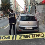 Bayrampaşa’da 4. kattan düşen otizmli genç ağır yaralandı