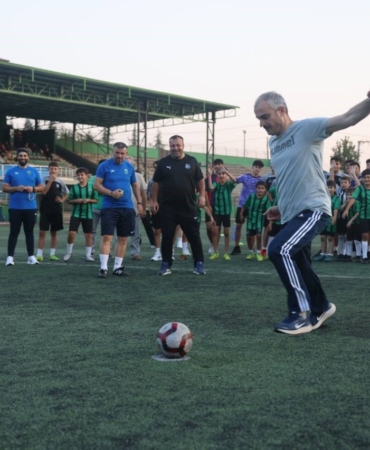 Belediye başkanı çocuklarla spor yaptı