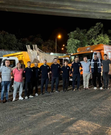 Beşiktaş Belediyesi İzmir’deki orman yangınına destek için gece yola çıktı