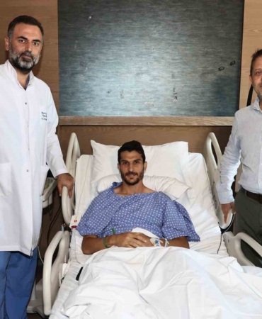 Beşiktaşlı futbolcu Necip Uysal, ameliyat oldu