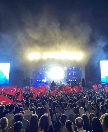 Beşiktaş’ta 30 Ağustos Zafer Bayramı Mabel Matiz konseriyle kutlandı