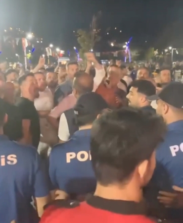 Beykoz Belediyesi’nin konserinde sanatçı Suavi protesto edildi