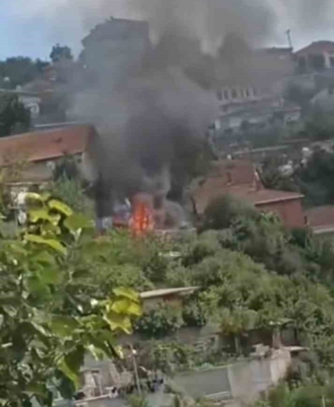 Beykoz’da bir evin çatısı alev alev yandı