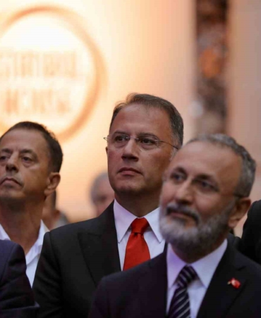 Beylikdüzü Belediye Başkanı Mehmet Murat Çalık, Paris’teki ‘İstanbul Evi’nin açılışına katıldı