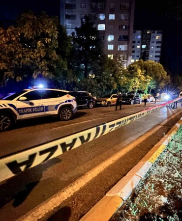 Beylikdüzü’nde motosikletli şahıslar, caddede yürüyen genci silahla yaraladı