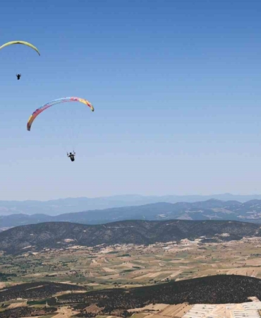 Bilecik Meryem Dağı’nda ‘Tandem Uçuş’ ile bir ilke imza atıldı