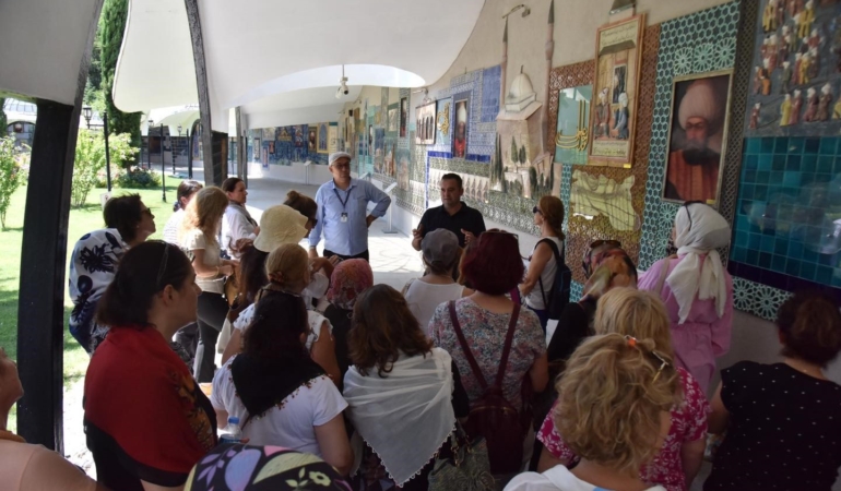 Bilecik’i gezen İstanbullu ziyaretçiler kentte hayran kaldı