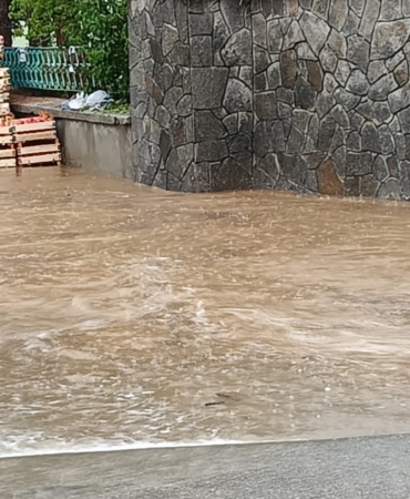 Bilecik’te ceviz büyüklüğünde dolu yağdı