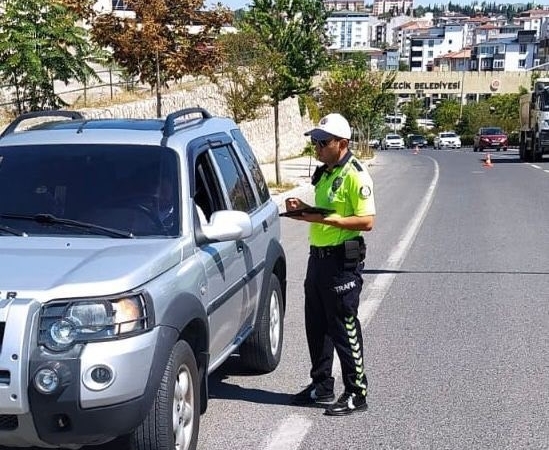 Bilecik’te trafik kural ihlali yapan sürücülere 63 bin 48 TL ceza uygulandı