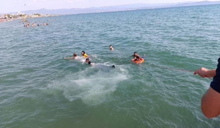 Boğulma tehlikesi geçiren çocuğu Sahil Güvenlik kurtardı