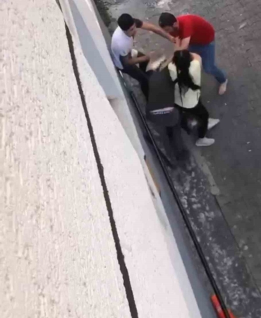 Borç kavgasında yumruklar havada uçuştu... O anlar kamerada