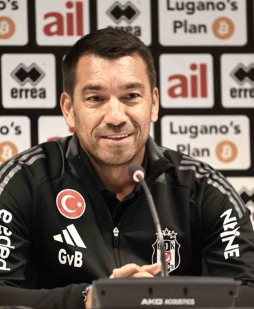 Bronckhorst: "İki maçın sonunda gruplara kalmış olmayı istiyoruz"
