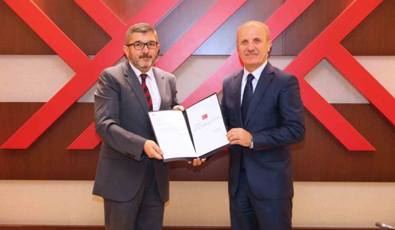 BŞEÜ Rektörü Prof. Dr. Zafer Asım Kaplancıklı mazbatasını aldı