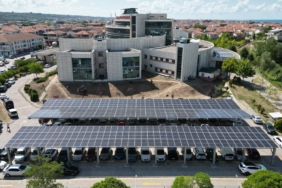 Bu hastane tükettiğinin iki katı enerji üretiyor