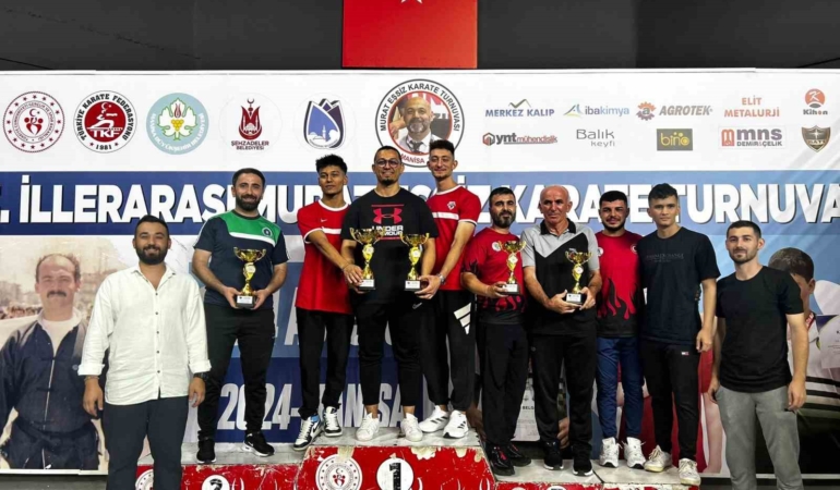 Bursa Büyükşehir Belediyesporlu karateciler Manisa’da 23 madalya kazandı