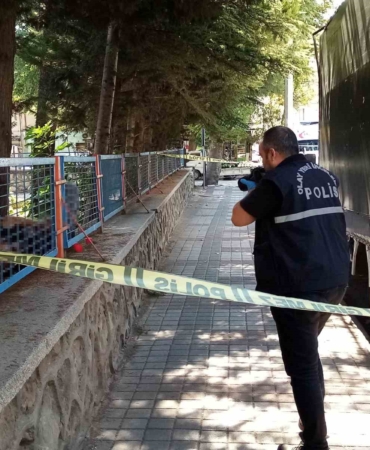 Bursa’da bir genç okul duvarının üzerinde ölü bulundu