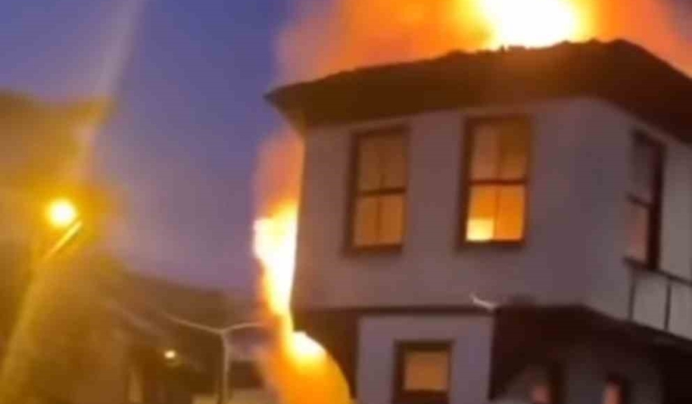 Bursa’da geceyi aydınlatan yangın