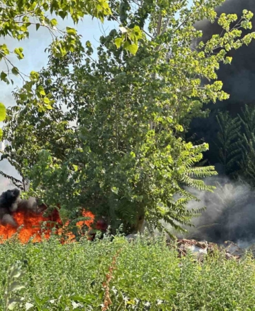 Bursa’da korkutan yangın : Odun depoları tehlike altında