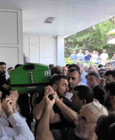 Bursa’da tır kazası sonucu hayatını kaybeden 3 kişinin cenazesi toprağa verildi