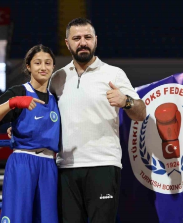 Büyükşehirli boksör Sudem Temuçin Avrupa üçüncüsü