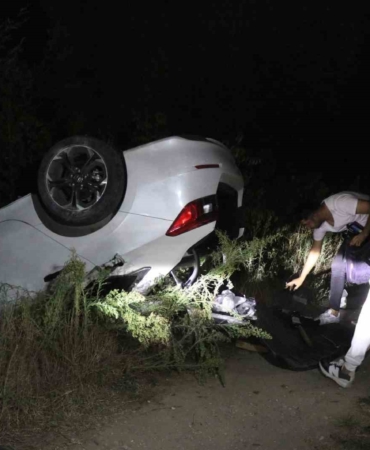 Çarpışan otomobillerden biri takla atarak kanala devrildi: 2 yaralı