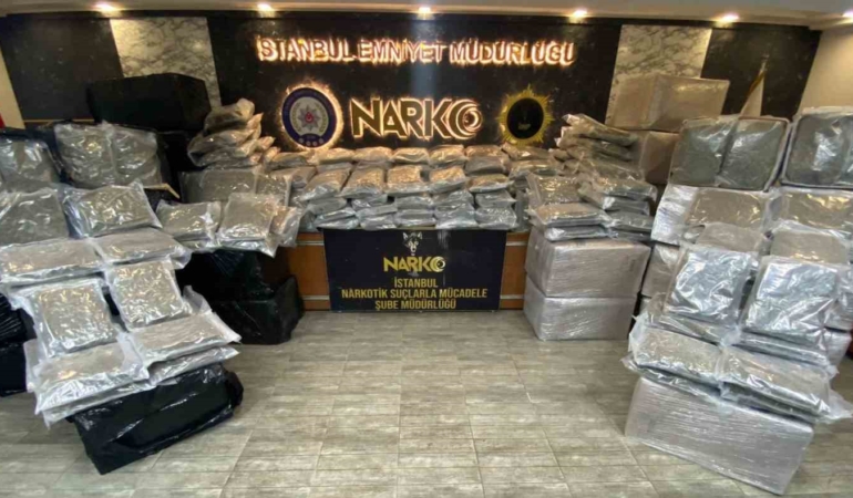 Çatalca’da tırın içerisinden 921 kilogram uyuşturucu madde ele geçirildi