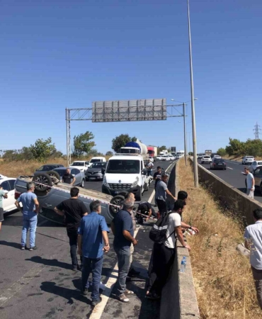 Cenaze dönüşü lastiği patlayan otomobil takla attı