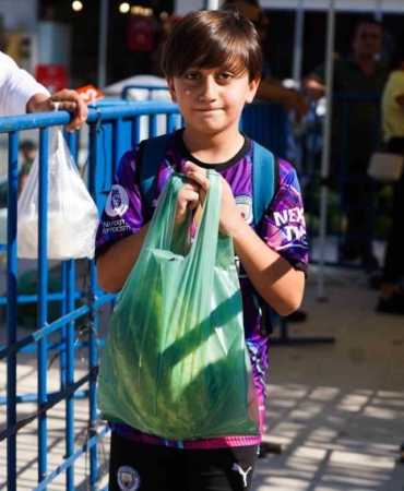 Çiftçiden satın alınan 20 ton karpuz vatandaşlara dağıtıldı