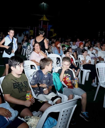 Çocuklar beyaz perdenin büyülü dünyasını keşfediyor