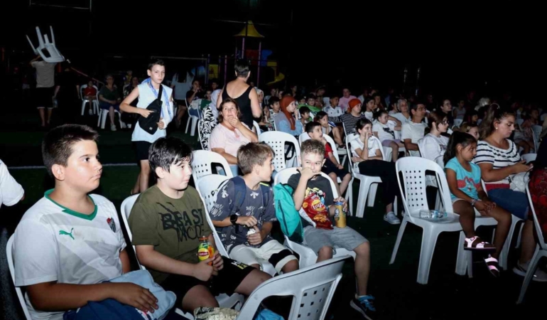 Çocuklar beyaz perdenin büyülü dünyasını keşfediyor