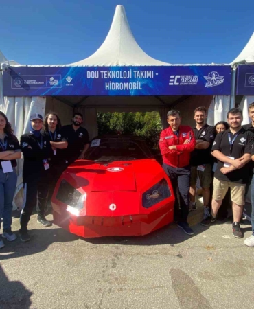 Doğuş Üniversitesi Teknoloji Takımı’nın geliştirdiği "Hidromobil’e Selçuk Bayraktar’dan imza