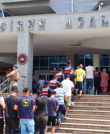 Edirne’de 90 düzensiz göçmen ve 18 organizatör yakalandı