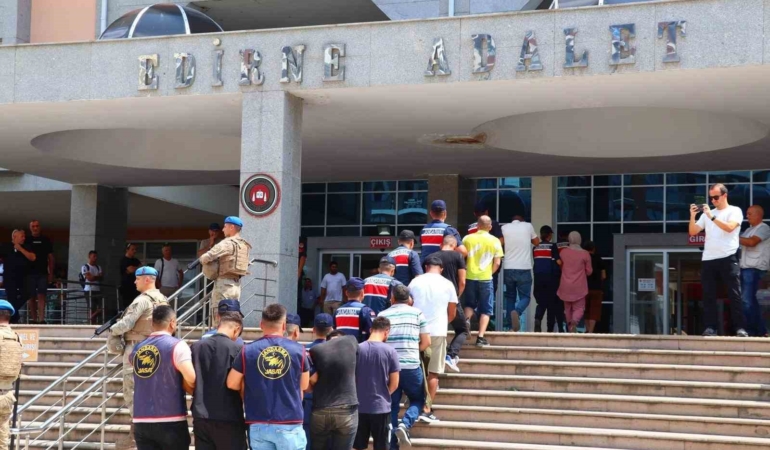 Edirne’de 90 düzensiz göçmen ve 18 organizatör yakalandı