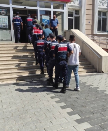 Edirne’de yasadışı yollardan yurt dışına kaçmaya çalışan 8 şahıs yakalandı