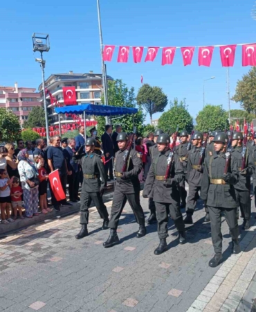 Edremit’te 30 Ağustos Zafer Bayramının 102. yıl dönümü törenlerle kutlandı