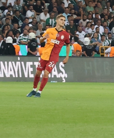 Elias Jelert sarı-kırmızılı formayla ilk maçına çıktı