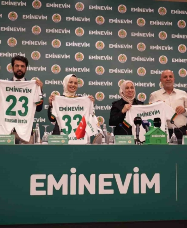 Eminevim Alanyaspor’un forma sırt sponsoru oldu