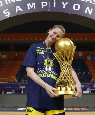 Emma Meesseman, Fenerbahçe ile sözleşme yeniledi