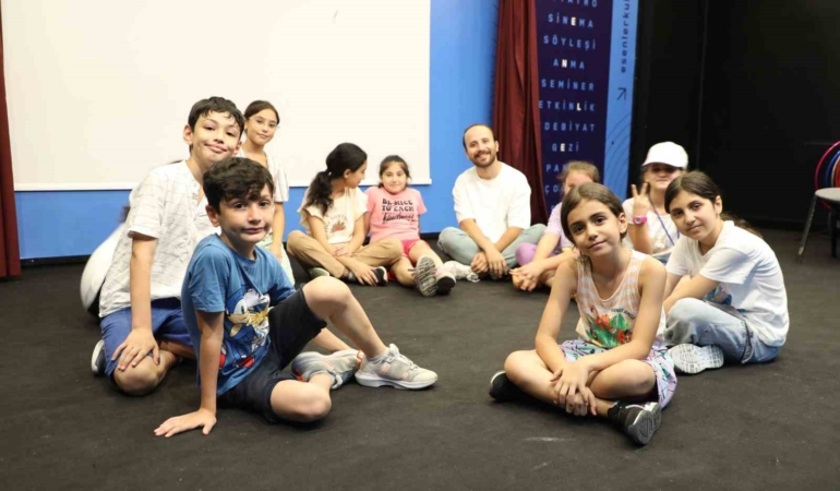 Esenler Belediyesi Sanat Evi (ESEV) çocuklara sanat dolu deneyim sundu