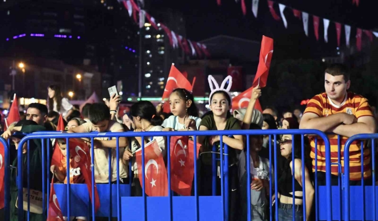 Esenyurt 2. Gençlik Festivali GençFest’te dereceye giren sporcular ödüllerini aldı