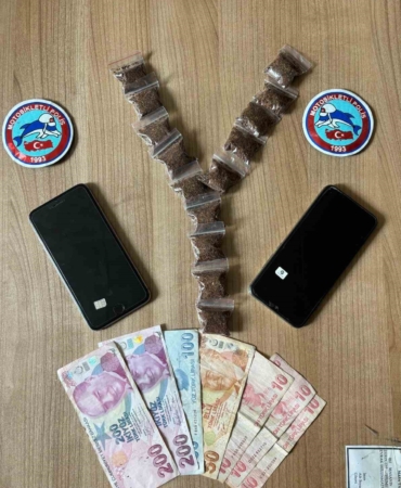 Esenyurt’ta yaşı küçük çocuklara uyuşturucu madde satmaya çalışan şahıs suçüstü yakalandı