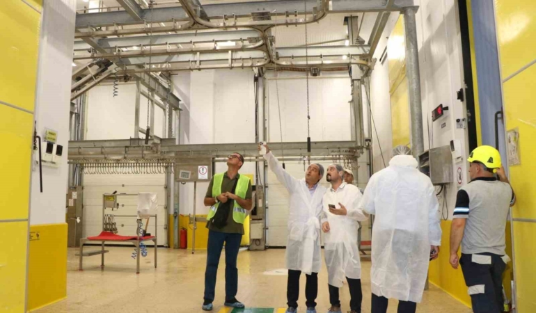 Eskişehir ekibi, üst düzey teknik donanıma sahip mezbahaya hayran kaldı