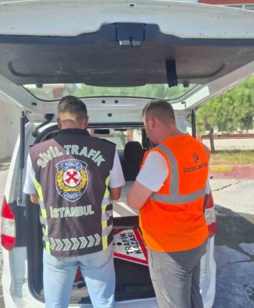 Eyüpsultan’da yola pis su dökerek ilerleyen beton mikseri sürücüsüne para cezası