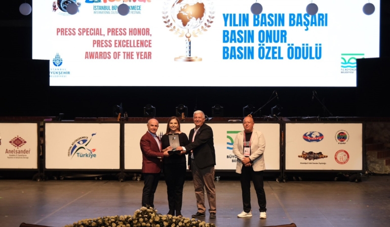 Fatih Erkoç şarkılarını binlerce hayranı ile birlikte söyledi