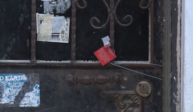 Fatih’te çöken binada alınan tedbirler devam ediyor